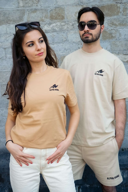 Latte T-shirt met kenmerkende borduursels