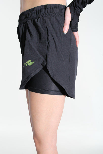 2-in-1 Dames Sportshort – Zwart met Groene Signature