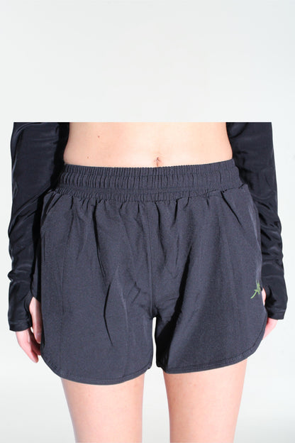 2-in-1 Dames Sportshort – Zwart met Groene Signature