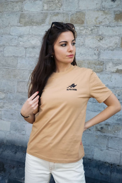 Latte T-shirt met kenmerkende borduursels