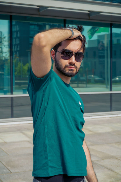 Geglazuurd groen T-shirt met kenmerkende borduursels
