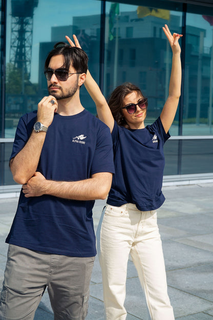 Marineblauw T-shirt met kenmerkende borduursels