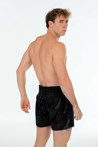Zwarte Muay Thai Short – Gouden Signature
