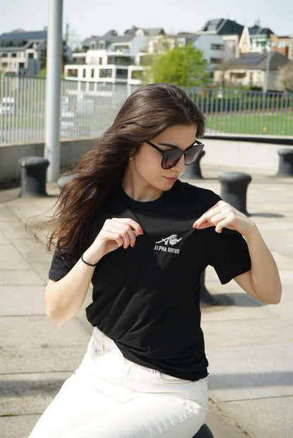 Zwart T-shirt met kenmerkende borduursels