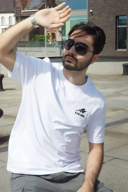 Wit T-shirt met kenmerkende borduursels