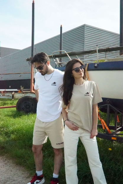 Wit T-shirt met kenmerkende borduursels